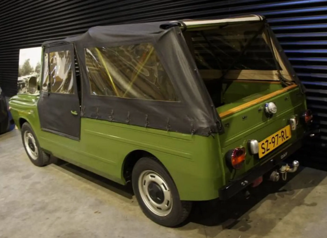 Daf 66 YA in burgeruitvoering; nr 1201 van Hub van Doorne (achterkant en zijkant)