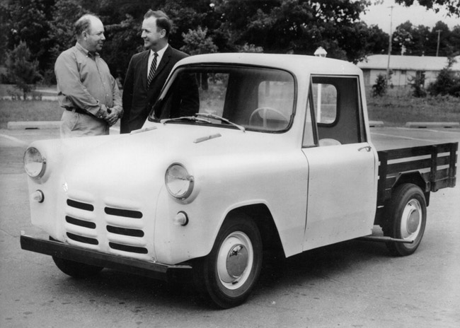 Ed Handy (links) en Ray Thornton bij de eerste Handywagon in mei 1965. Courtesy of Ray Thornton