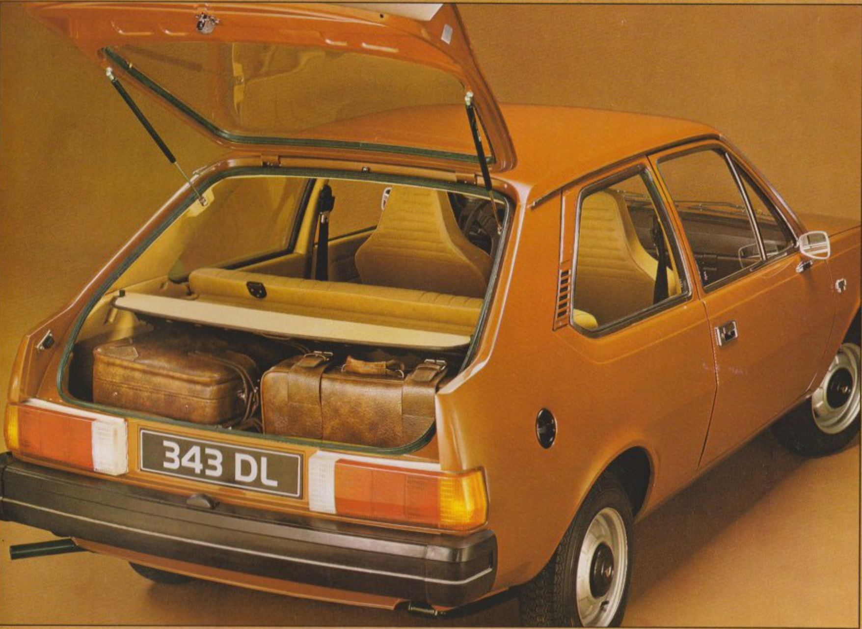 Volvo 343 DL - Folder foto (achterkant)