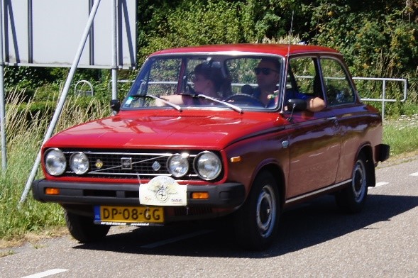 Volvo 66 GL sedan (Rood koper metallic)