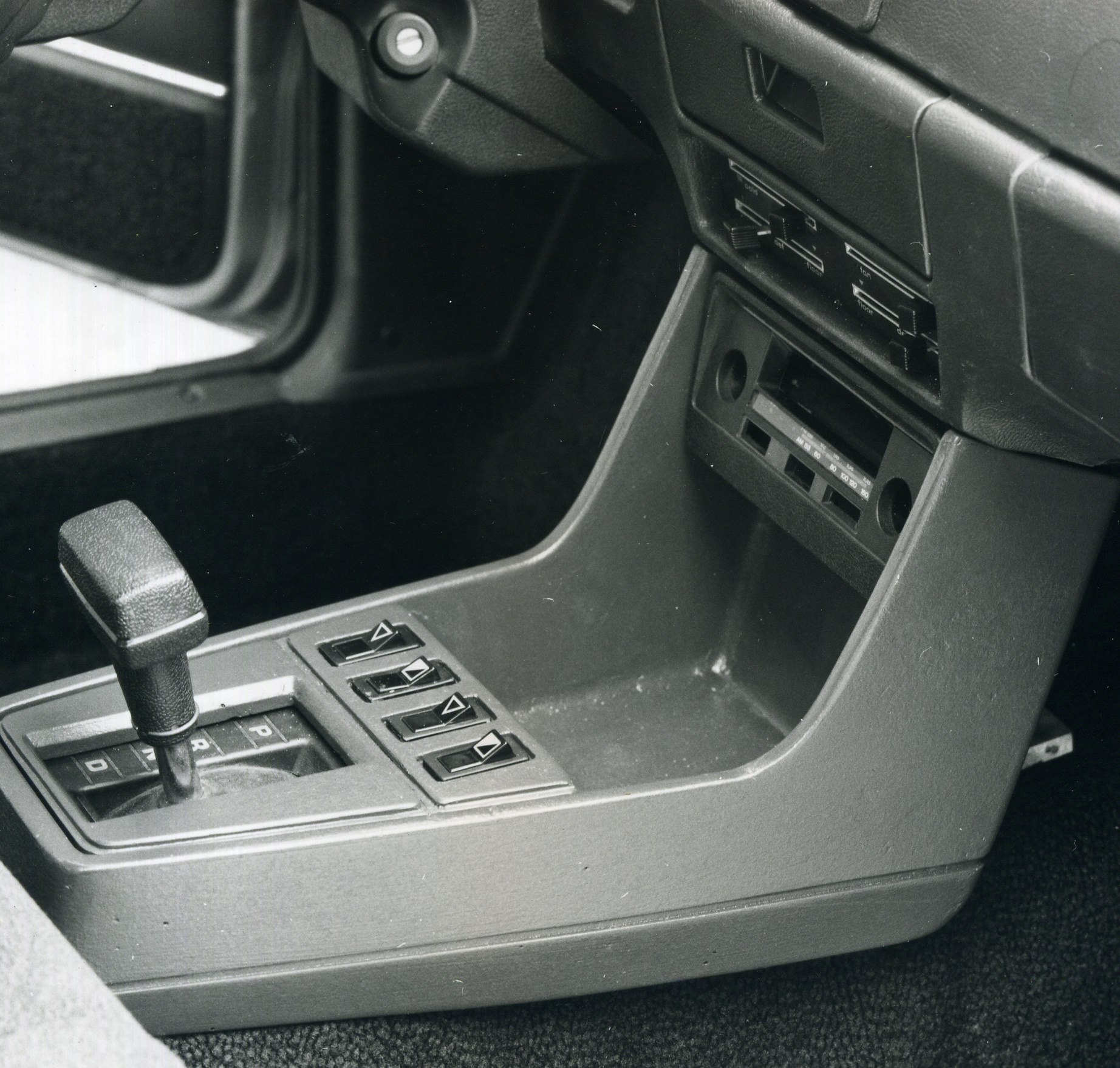 Interieur Daf 77: het 'pientere pookje' in de Daf 77 (CVT)